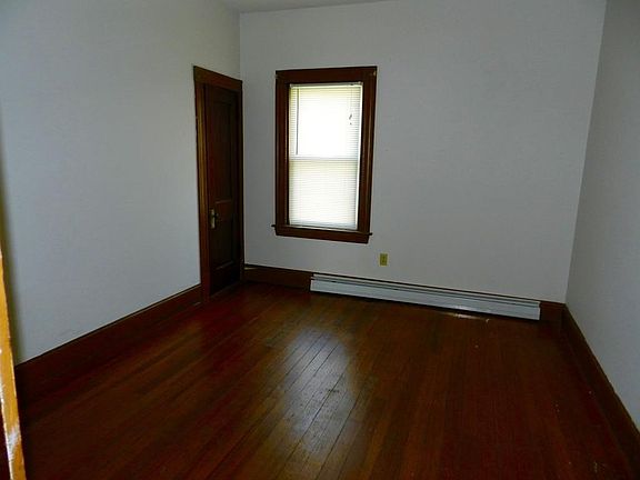 5th image of 59 Burrill Ave #1