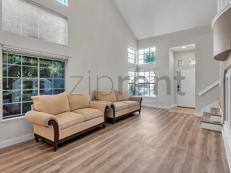 1240 Litchfield Ave — Photo 5