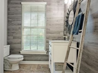 9047 Commonwealth Rd, Bentonville, AR 72712