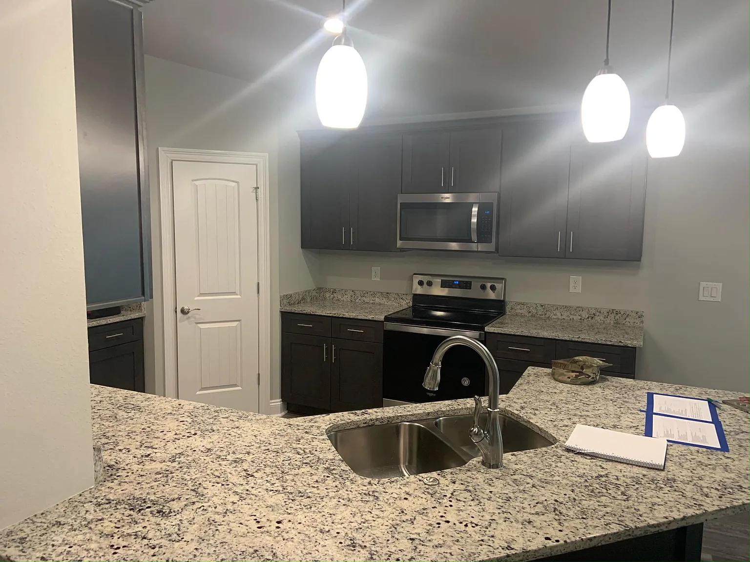 3 bed, 1880 sqft, $2,500 — Photo 2