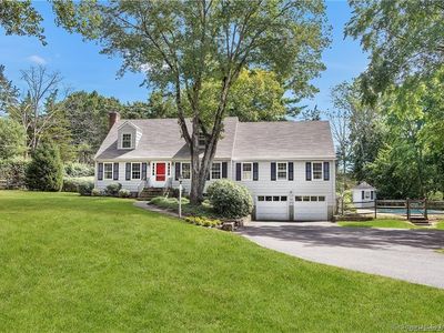 36 Apple Tree Ln, New Canaan, CT, 06840