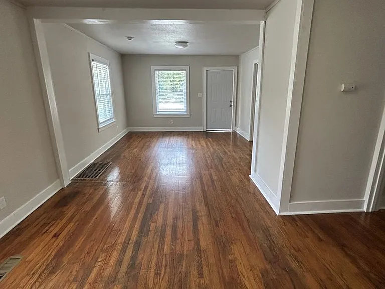 106 W Hudson St — Photo 3