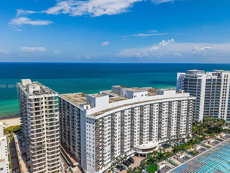 6039 Collins Ave #936 — Photo 38