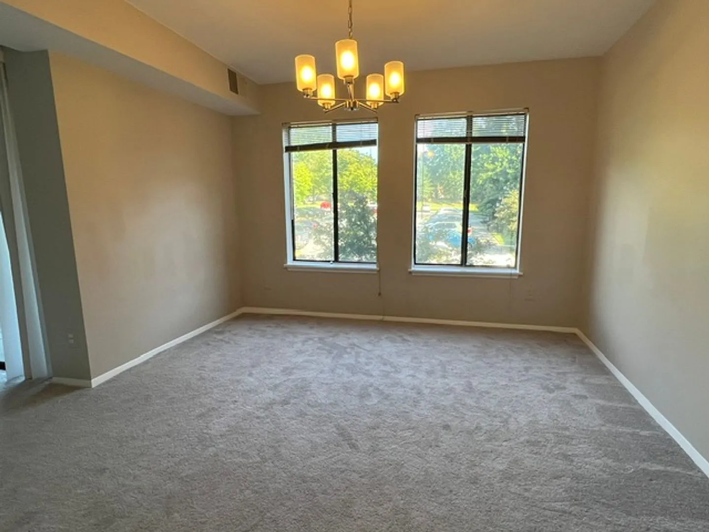 Beautiful and spacious 2 BR 2FB condo in gated community — Photo 3