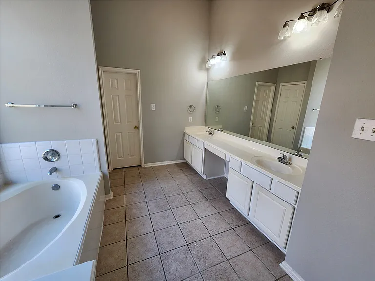 1011 Lexington Green Dr — Photo 28
