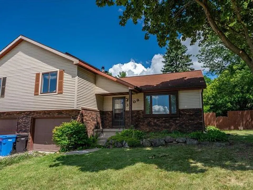 3909 Patrick Henry Way