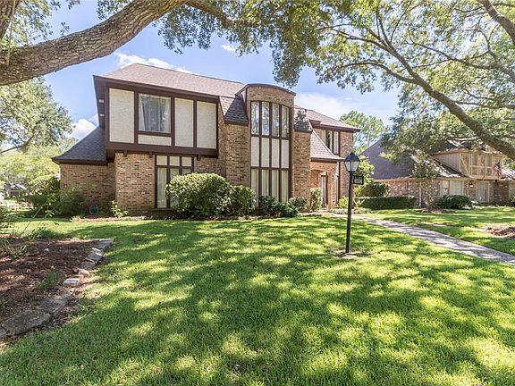 2nd image of 3003 Sun City Ct