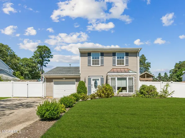 6 Bucks Drive, Barnegat, NJ 08005