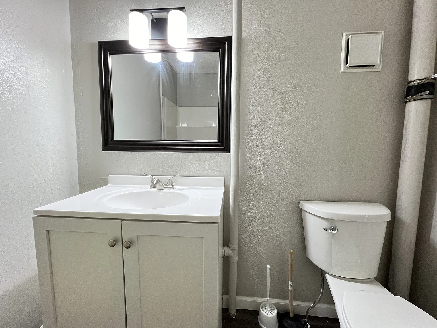 1008/1010 Rhomberg Avenue - #1 — Photo 2