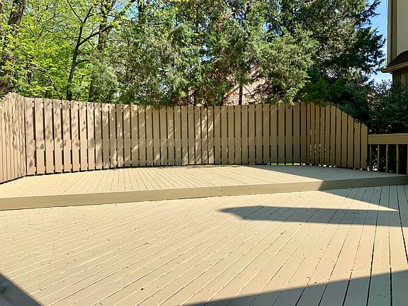 3rd image of 997 Glenhill Dr
