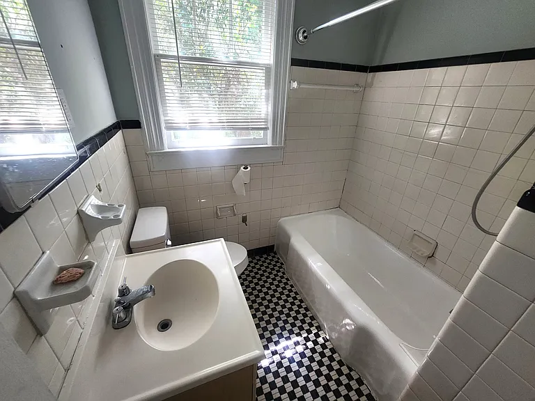 1001 B Ave — Photo 16