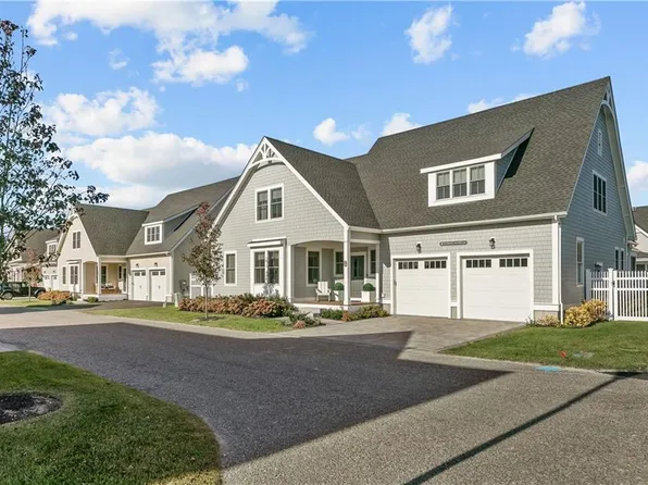 20 Portsmouth Ln, Portsmouth, RI 02871