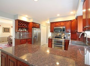 17 Sutton Pl, Middletown, NJ 07748