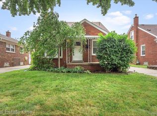 9701 Carter Ave, Allen Park, MI 48101