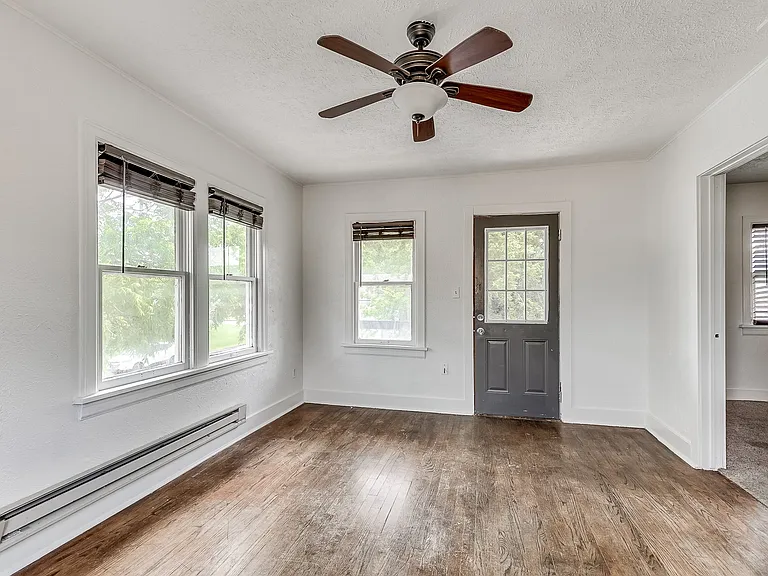 2111 N Linn Ave — Photo 10