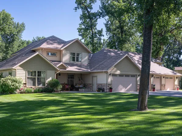 2160 Harbor Dr, Bismarck, ND 58504
