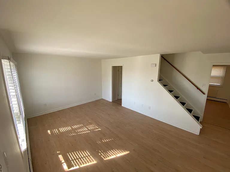 335 E Walnut St — Photo 9