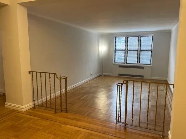 210 Martine Ave APT 1H, White Plains, NY 10601