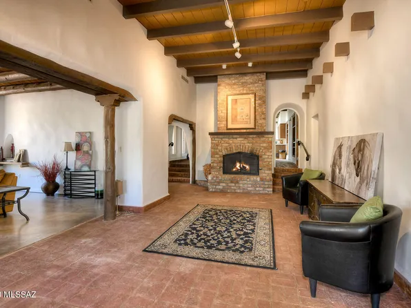 1960 N Wentworth Rd, Tucson, AZ 85749