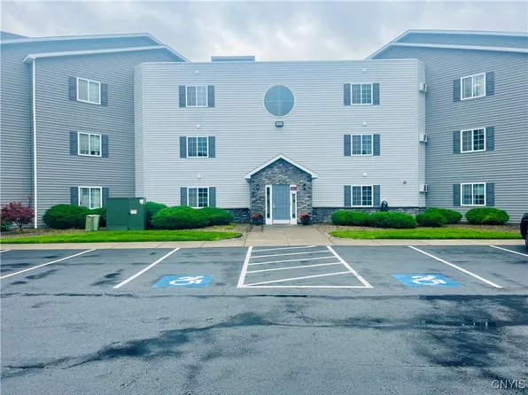 1221 Landrush Way, Baldwinsville, NY 13027