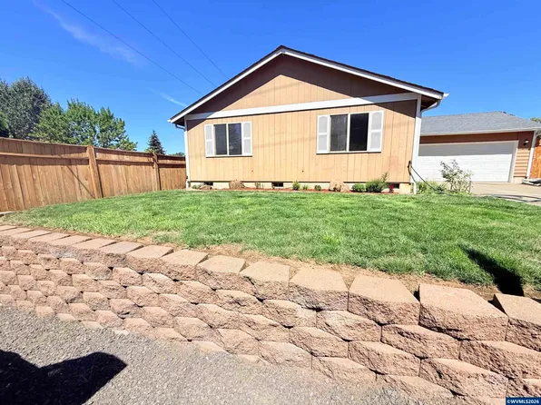 1780 Tamarack St, Sweet Home, OR 97386