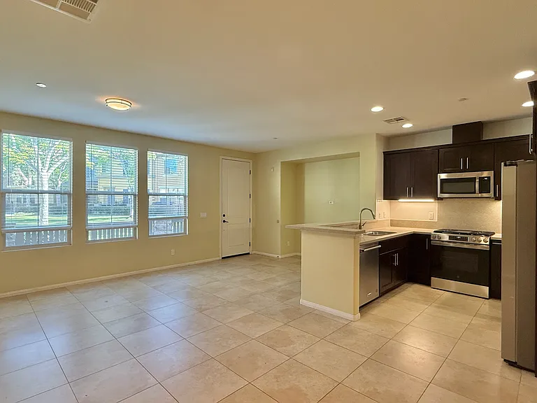 10689 New Grove Trl #71 — Photo 4