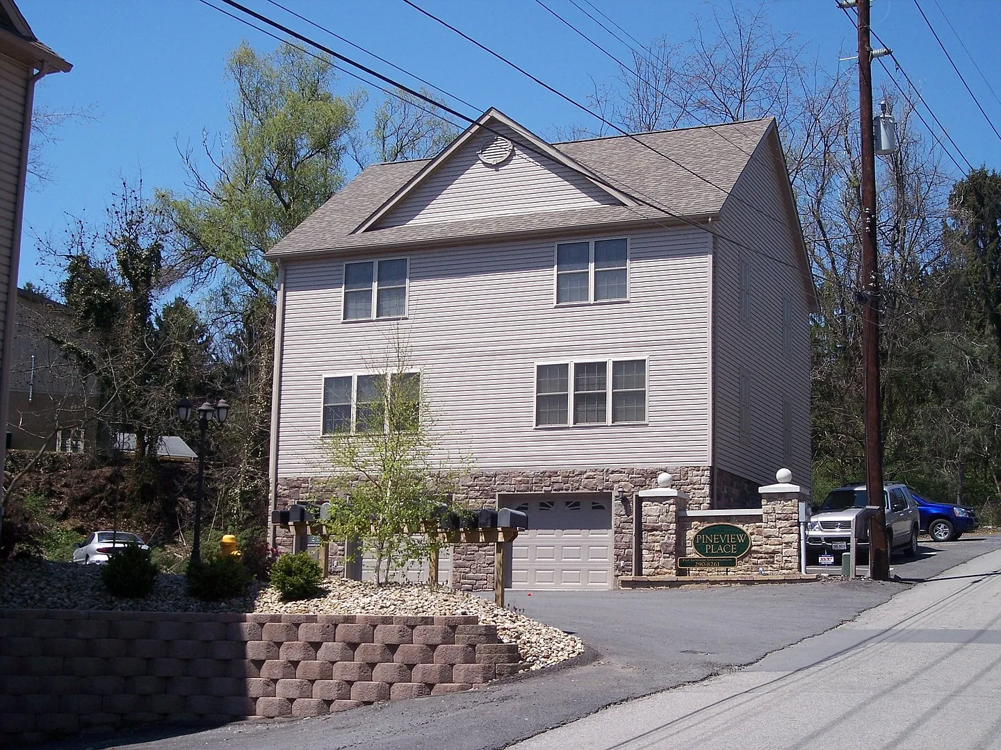 2 Bedroom, 2.5 Bath Townhome Near Med Center - Available 8/5! — Photo 2