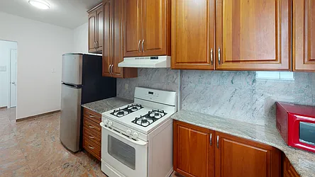 Sold by Thomas Lipovetsky, LREB