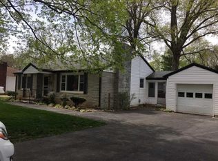 2319 S Roanoke Ave, Springfield, MO 65807