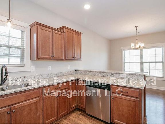 4th image of 305 Chase Dr