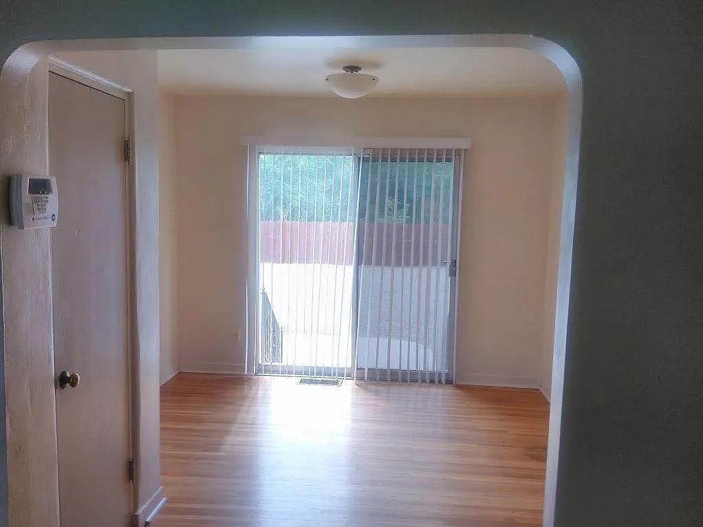 3 bed, 1500 sqft, $2,175 — Photo 3