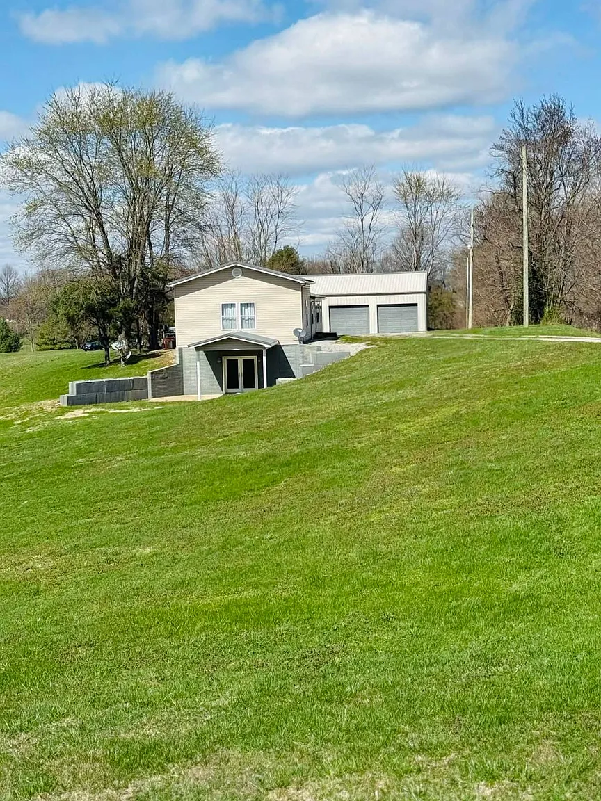 10496 Shaw Rd photo 1