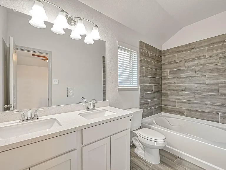 7910 Cypress Country Dr — Photo 34