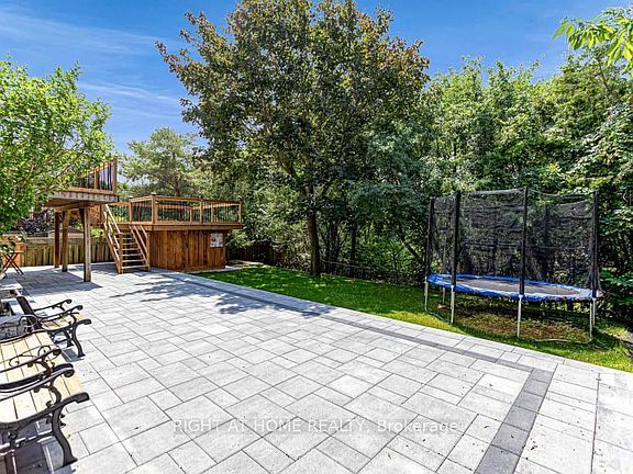 4th image of 35 Harmony Hill Cres
