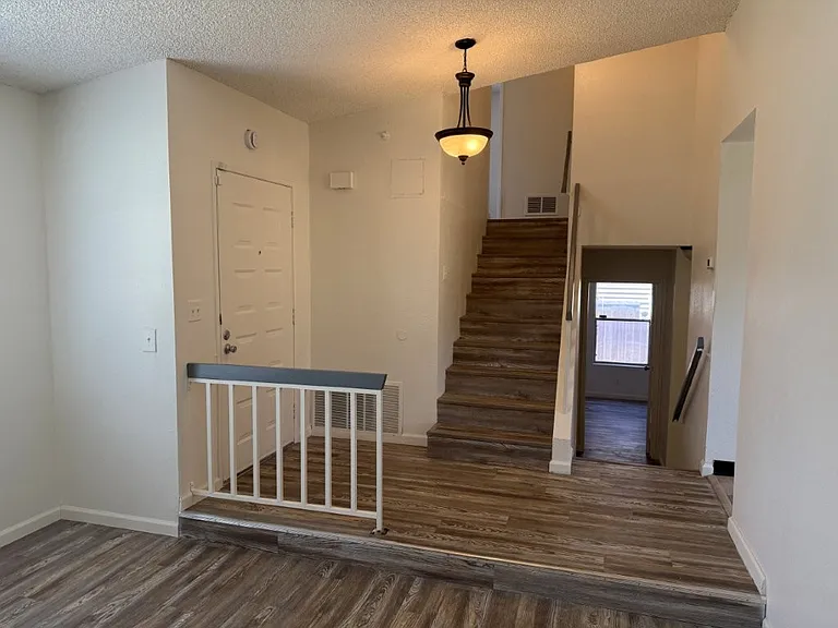 131 Glasgow Way — Photo 11