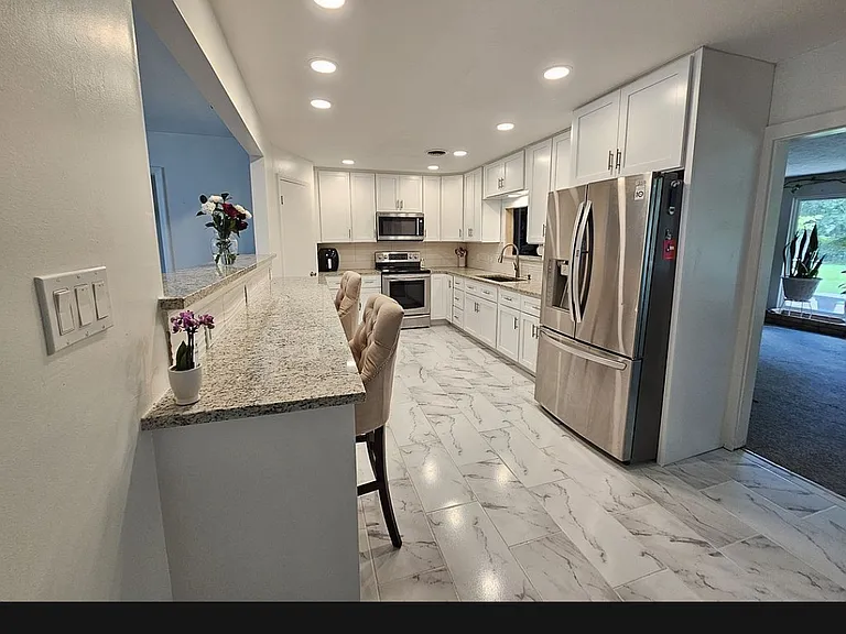 990 Evergreen Ln — Photo 14