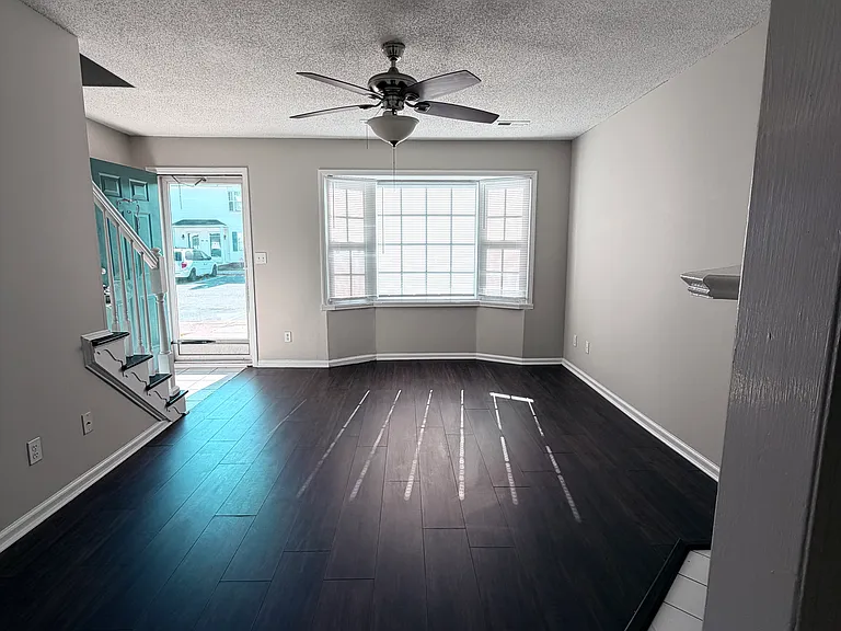3921 Sterling Pointe Dr #LL5 — Photo 2