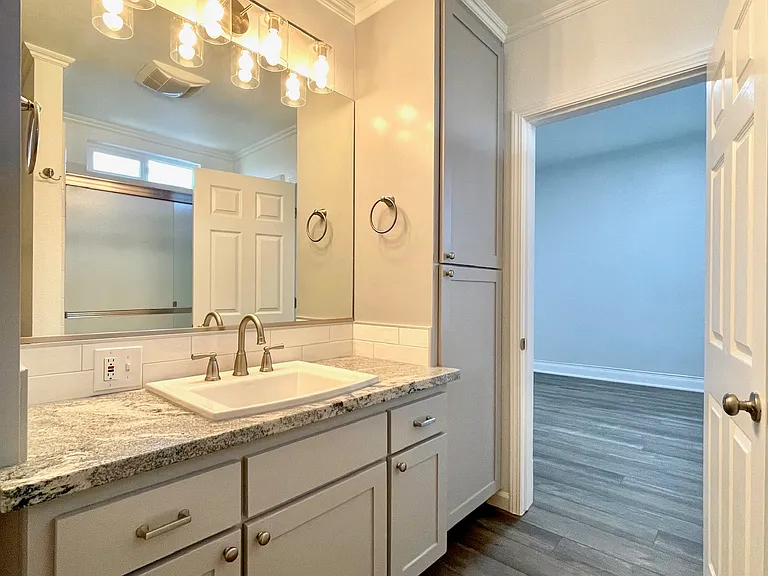1212 N Irwin St — Photo 4
