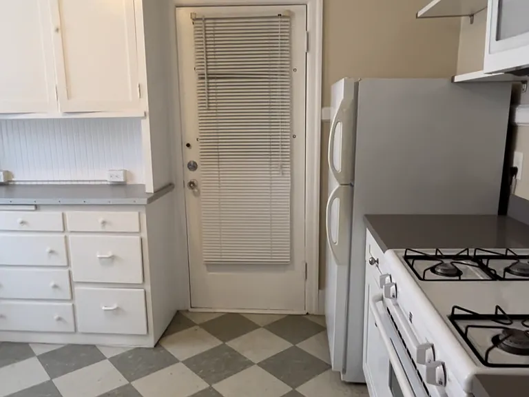 438 Lee St #12 — Photo 7