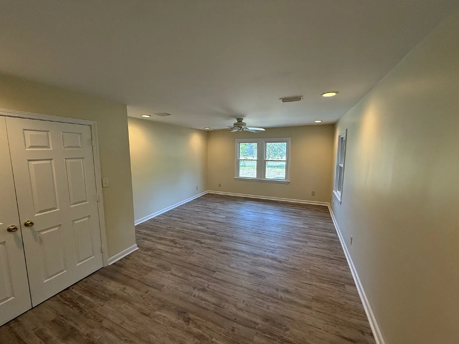 5 bed, 3.0 bath, $2,000 — Photo 3