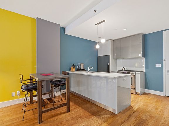 2nd image of 226 50th Ave APT 5G