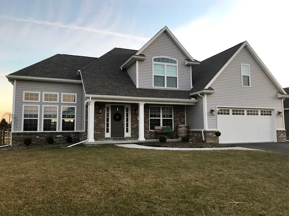 2813 Woods Edge Rd, Perrysburg, OH 43551