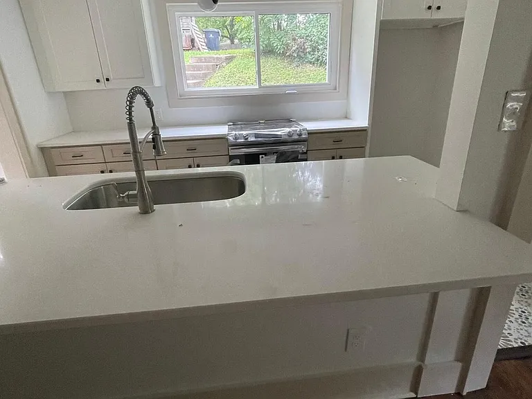 2100 Colter St — Photo 2
