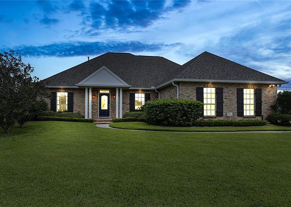 1st image of 110 Oak Shadow Ct