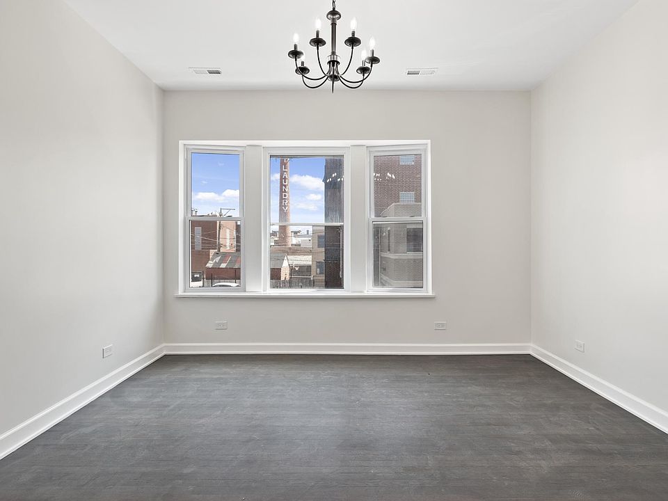 1st image of 3206 N Sacramento Ave #2B