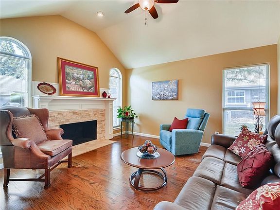 5th image of 3313 Hazlewood Ct