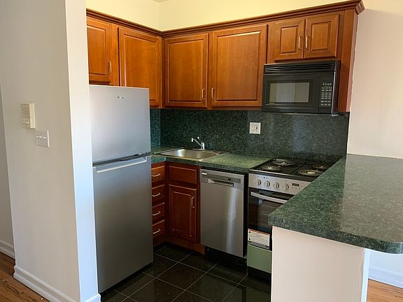 2nd image of 906 Amsterdam Ave APT 5A