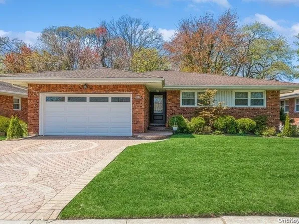 910 Willowbend Lane, Baldwin, NY 11510