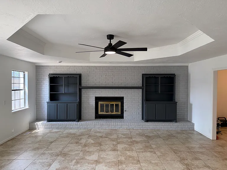 2116 Tanglewood Dr — Photo 2