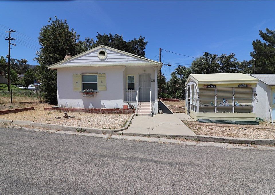 1st image of 32995 Cedar Dr